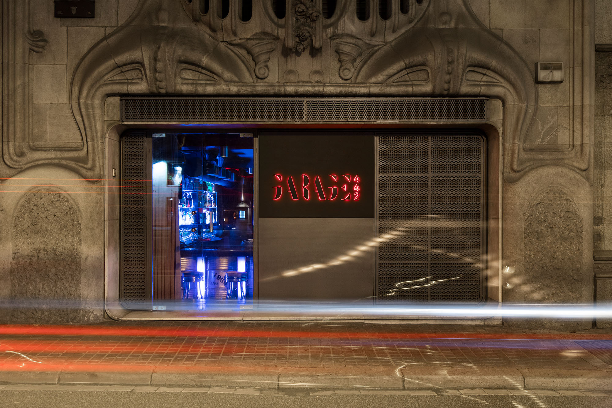 Diseño identidad de marca del bar nocturno de música electrónica Garage 442