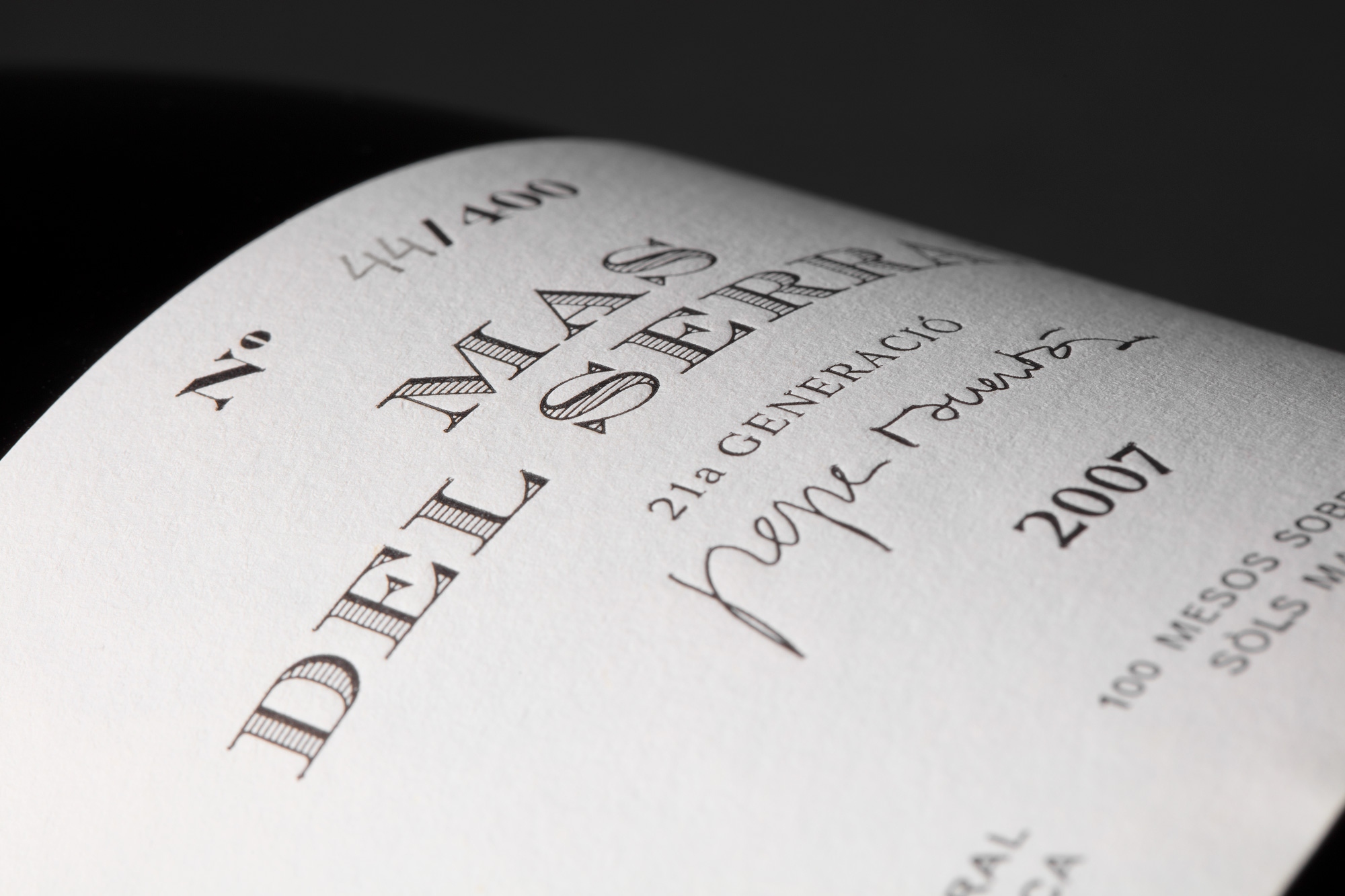 Diseño de la etiqueta de Mas del Serral para el elaborador de vino en Penedès, Pepe Raventós