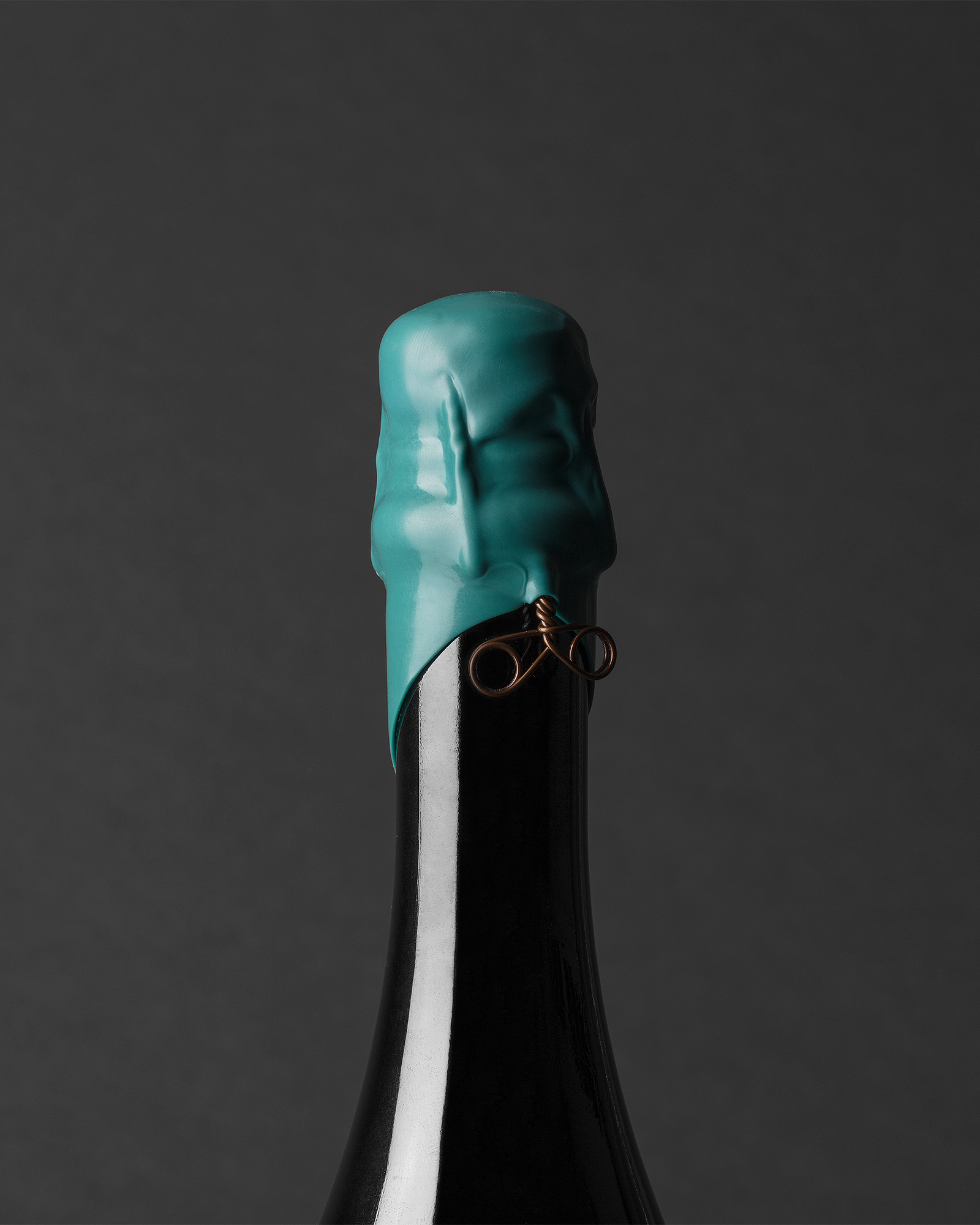 Detalle del lacre en Mas del Serral del elaborador de vinos en Penedès, Pepe Raventós